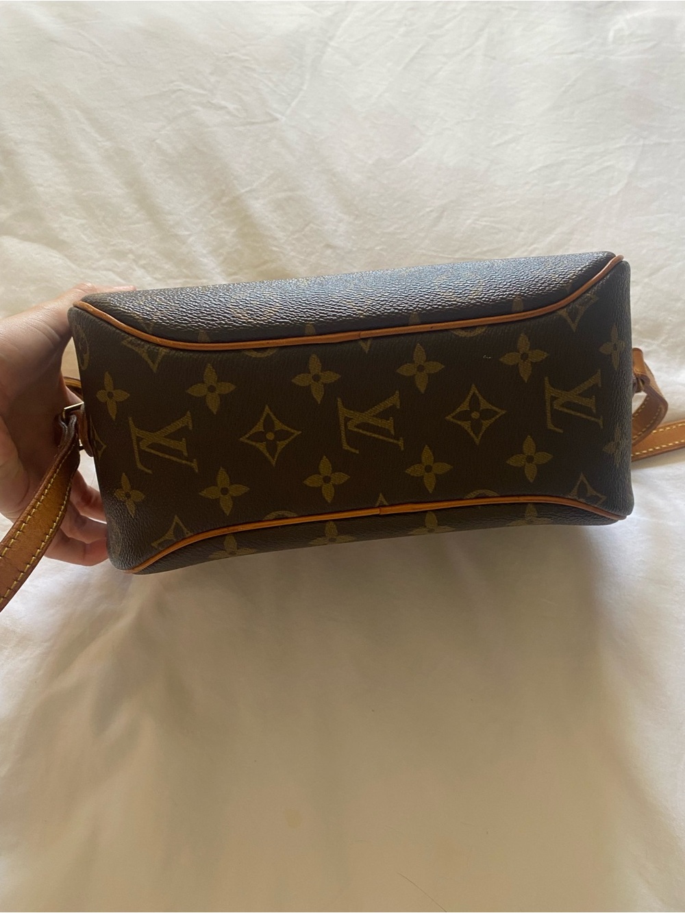 Louis Vuitton Monogram Canvas Crossbody in Brown and Tan - Picture 5 of 10